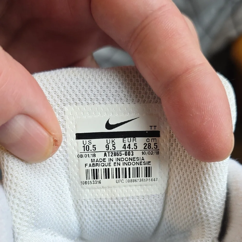 Nike Air Max 95 Gray White Sneakers - Picture 2 of 11